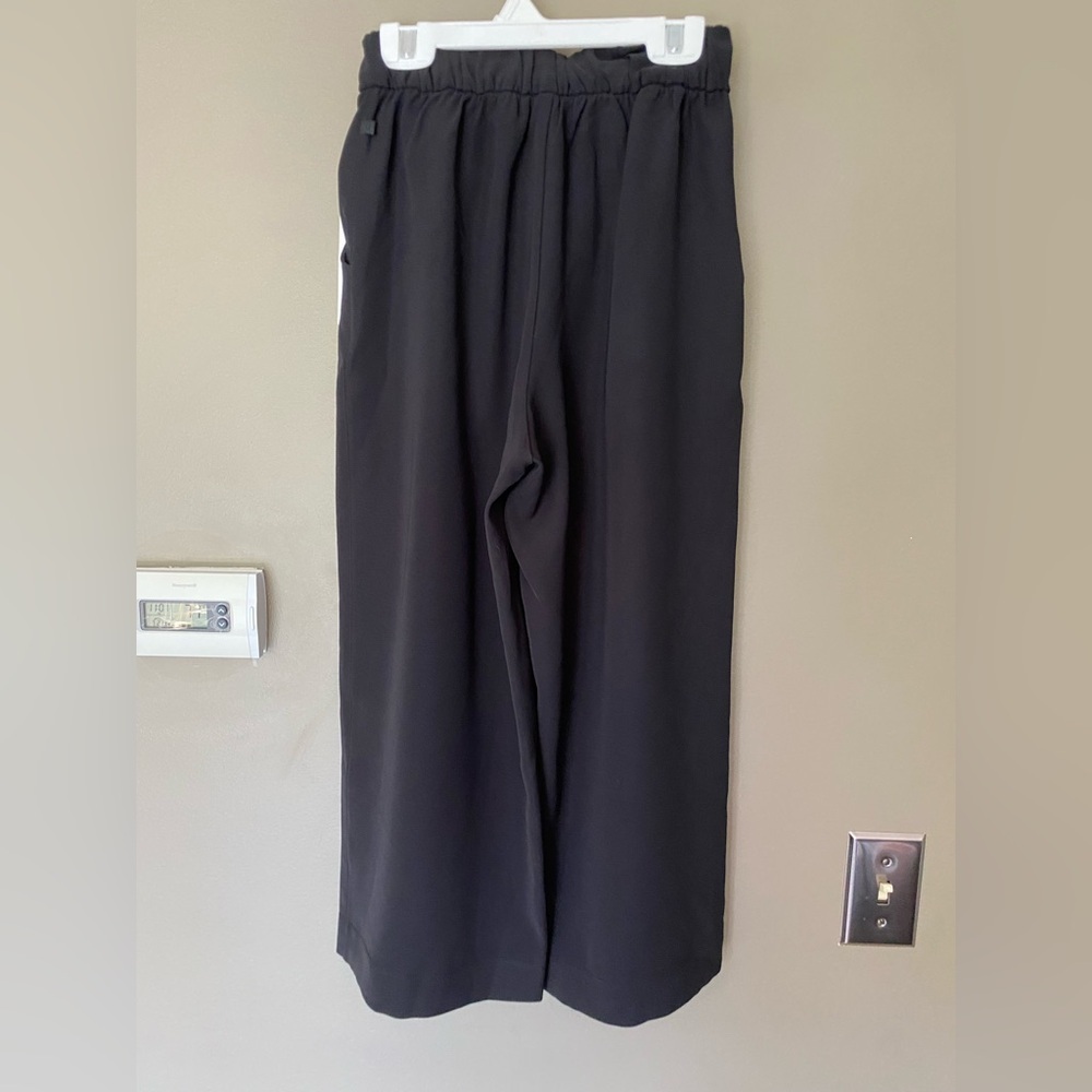 NWT LULULEMON Noir Wide-Leg Tie-Waist High Rise Flowy Crop Pants Black Size 2 - Picture 5 of 8